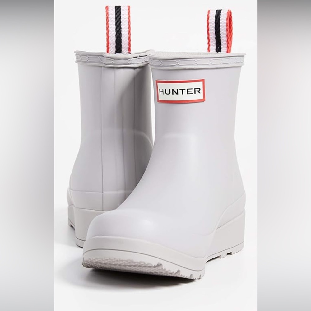 EUC Light grey HUNTER Rain play boots size 6